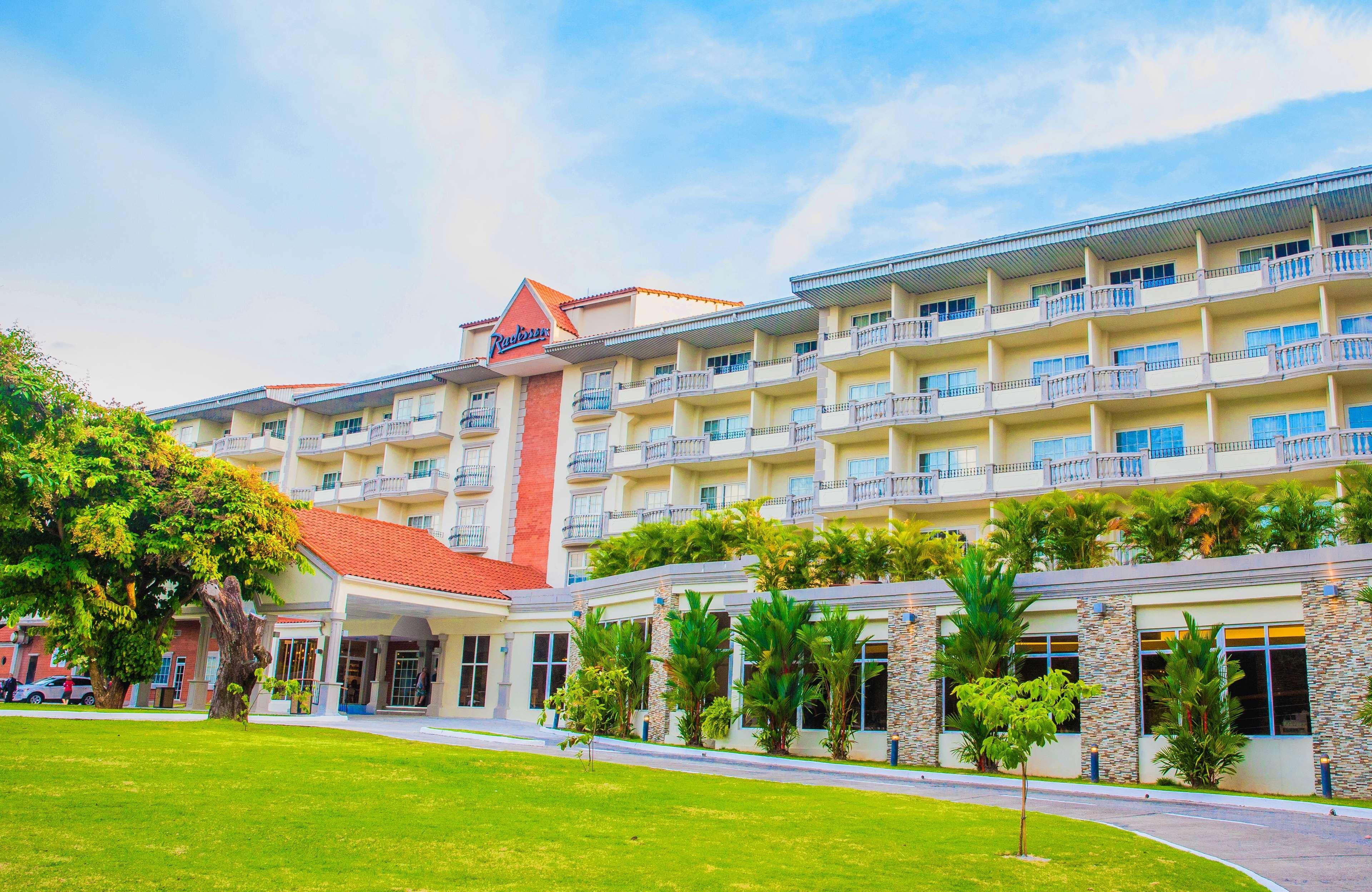 Radisson Hotel Panama Canal Bagian luar foto The hotel's main building