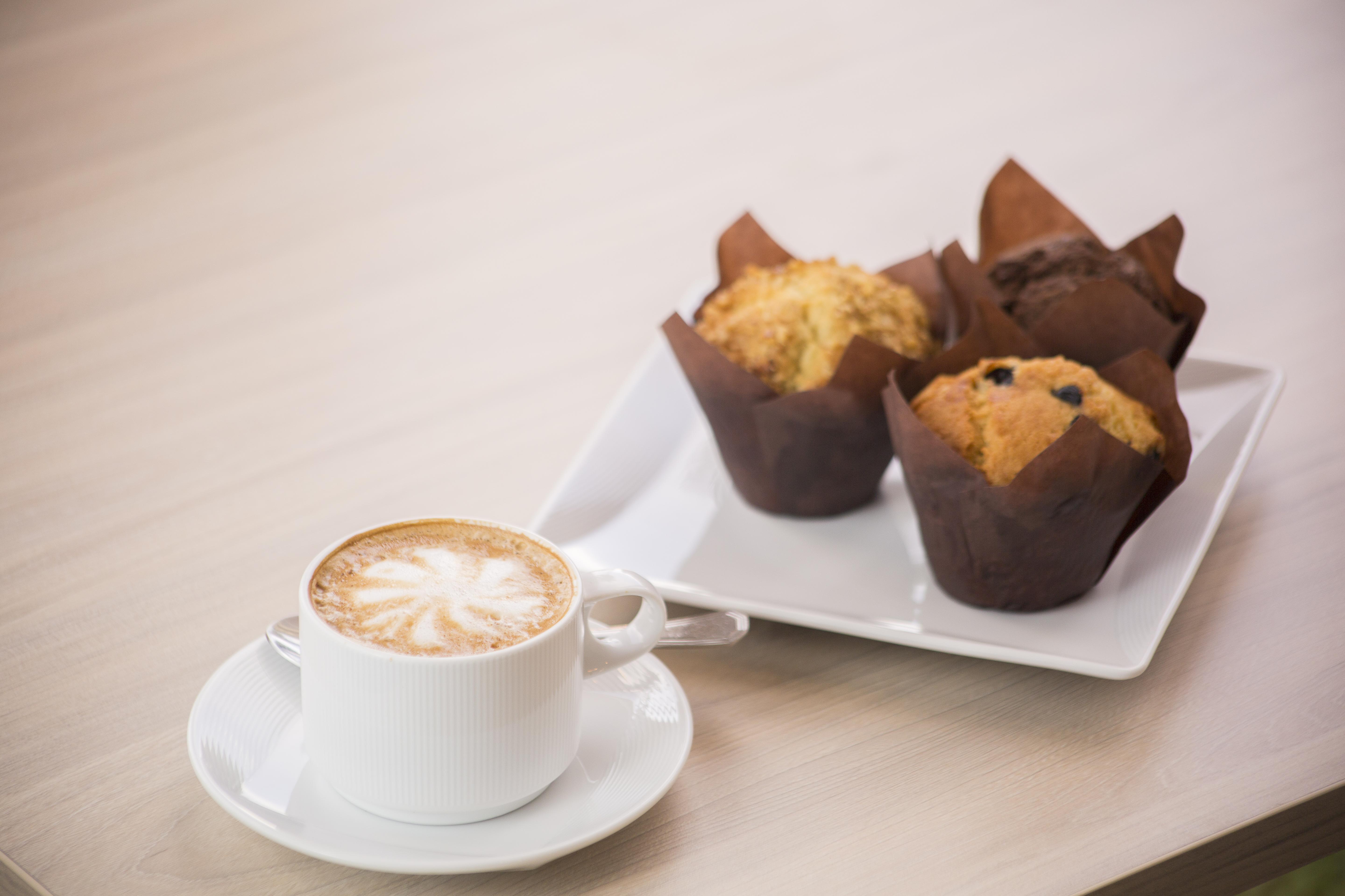 Radisson Hotel Panama Canal Bagian luar foto A cup of coffee and muffins