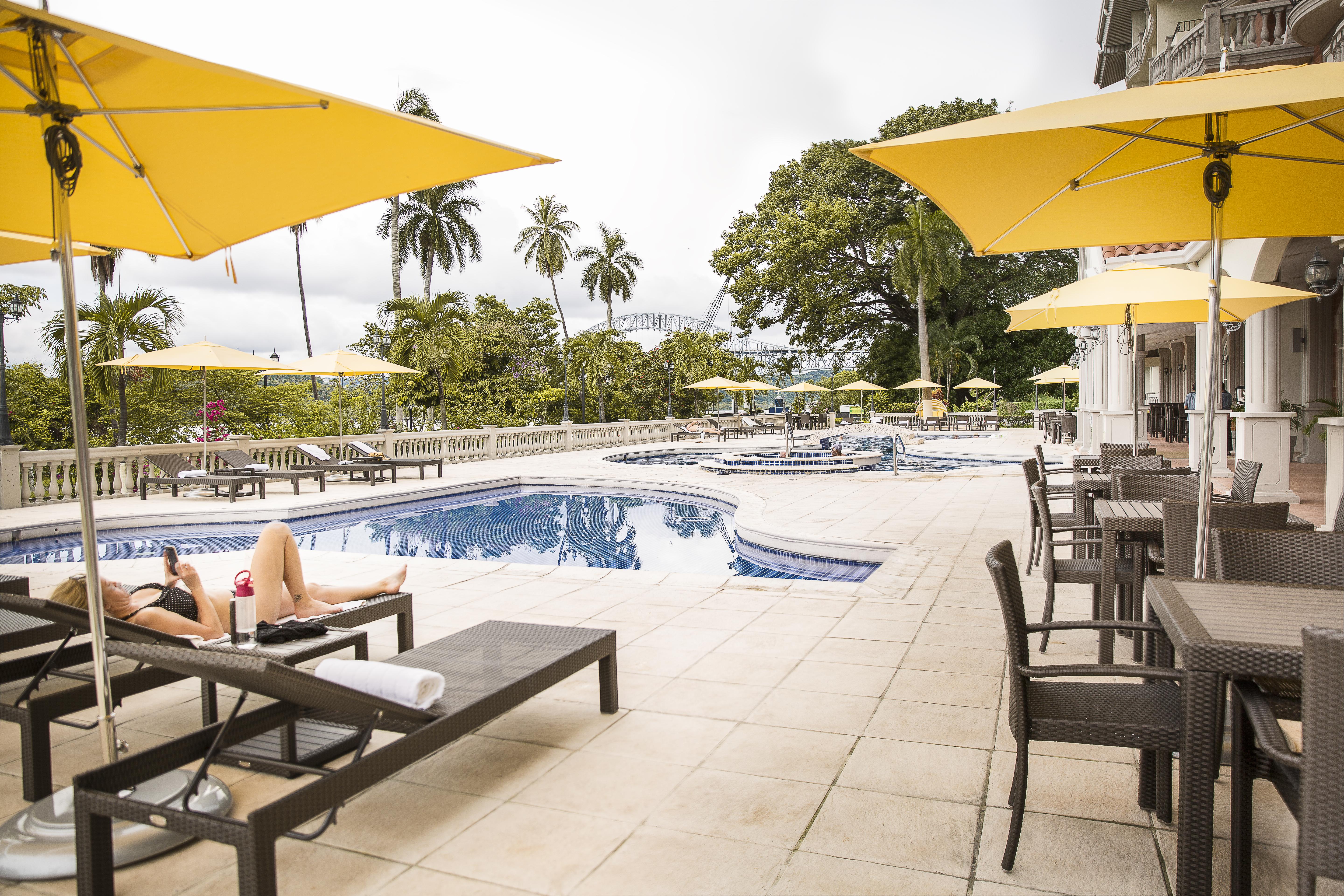 Radisson Hotel Panama Canal Bagian luar foto Pool at the Hotel