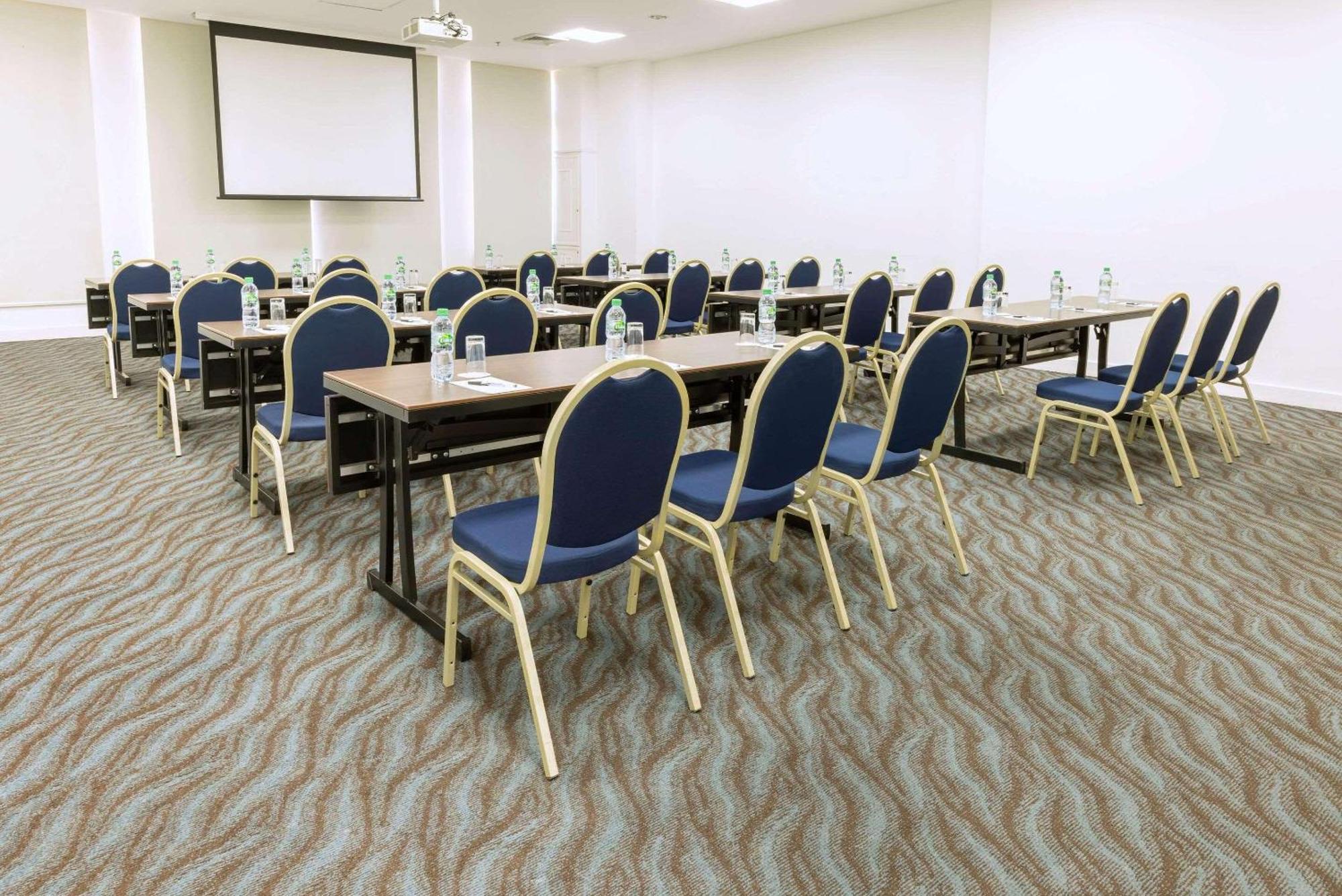 Radisson Hotel Panama Canal Bagian luar foto Meeting room