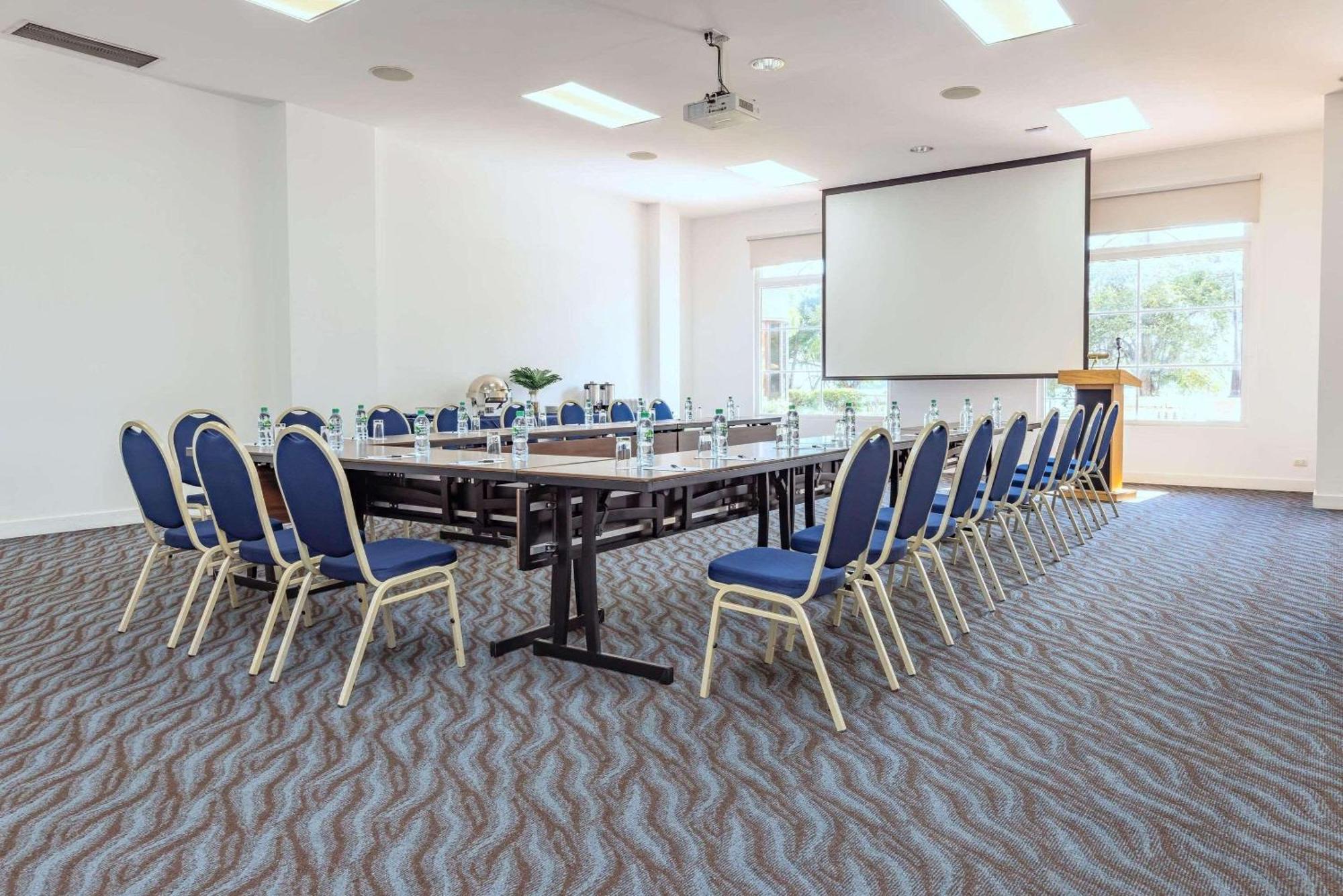 Radisson Hotel Panama Canal Bagian luar foto Meeting room at the hotel