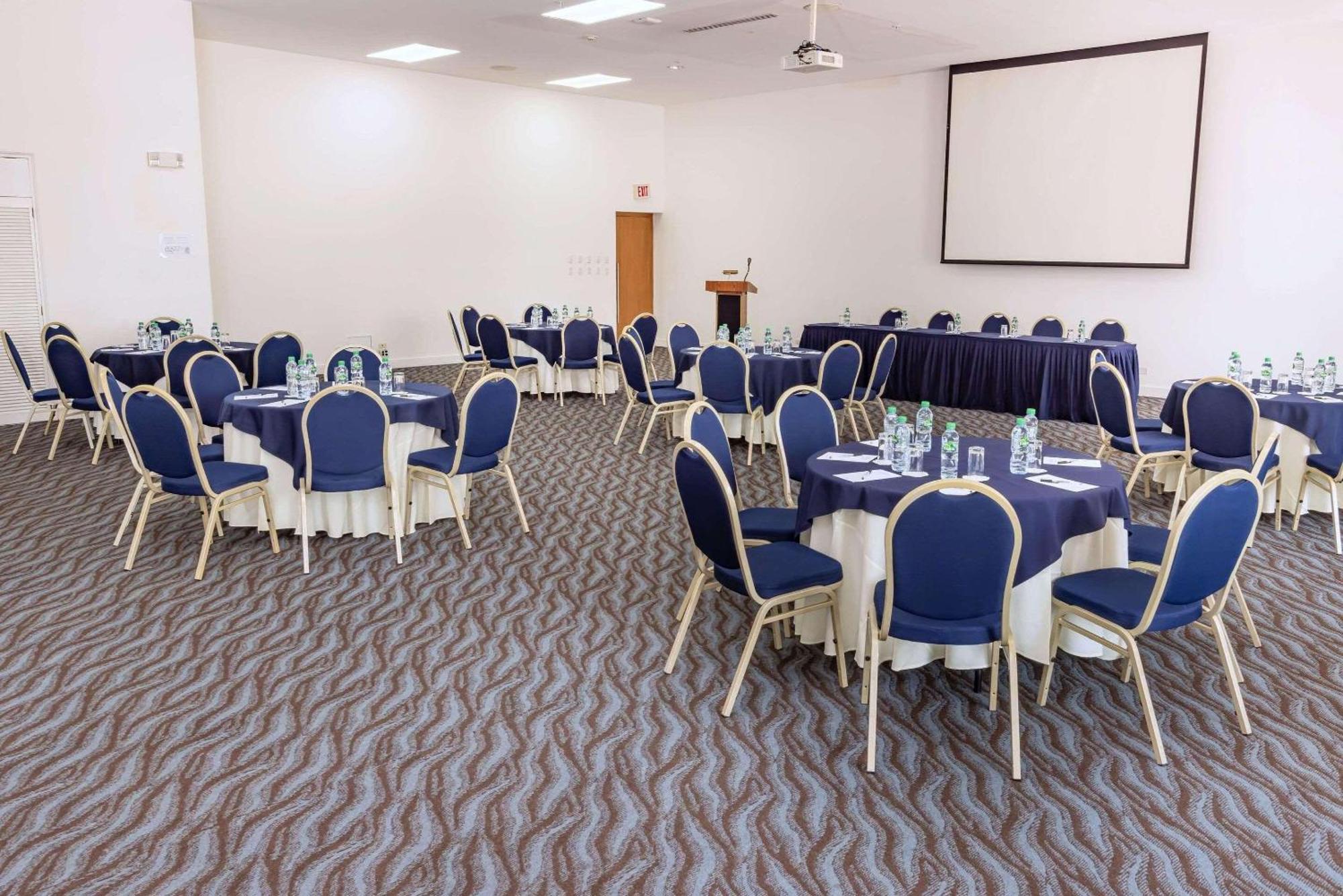 Radisson Hotel Panama Canal Bagian luar foto The conference room at the hotel