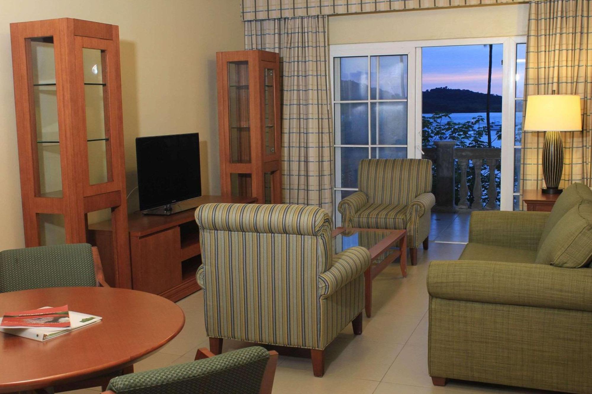 Radisson Hotel Panama Canal Bagian luar foto Living room of a typical Marriott Vacation Club villa