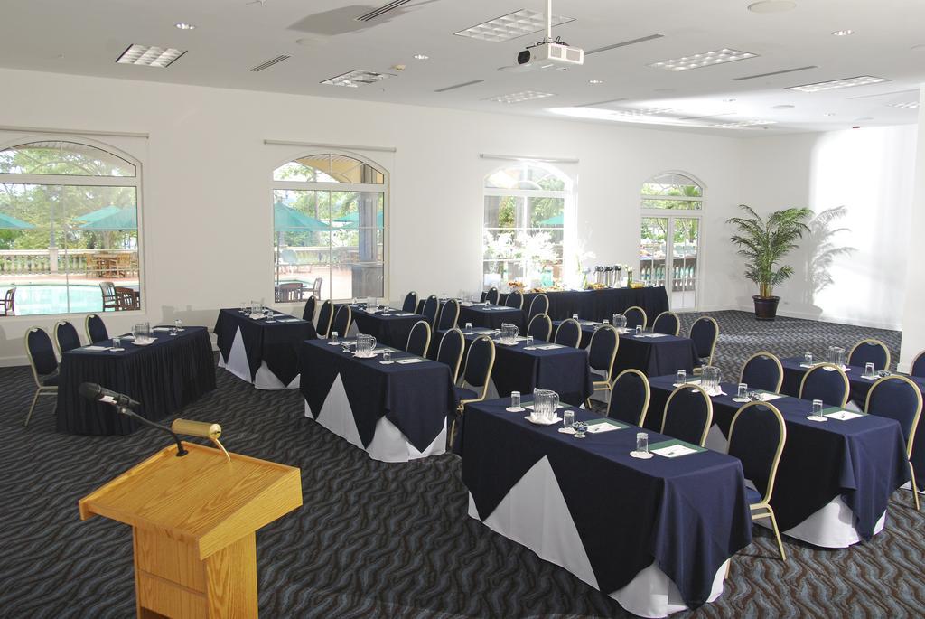 Radisson Hotel Panama Canal Bagian luar foto A typical conference room