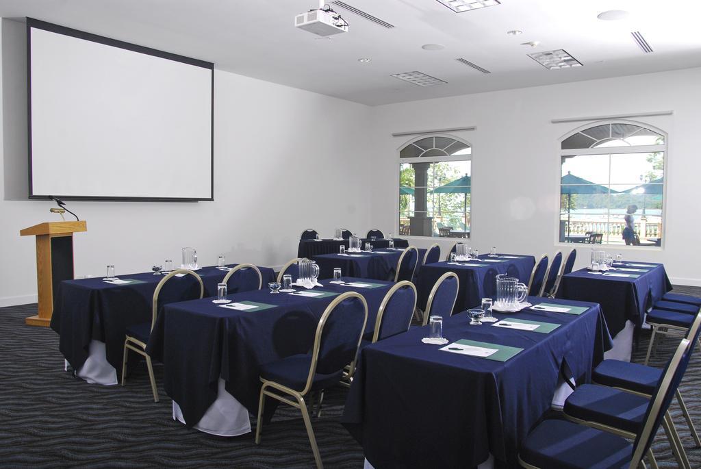 Radisson Hotel Panama Canal Bagian luar foto A typical meeting room